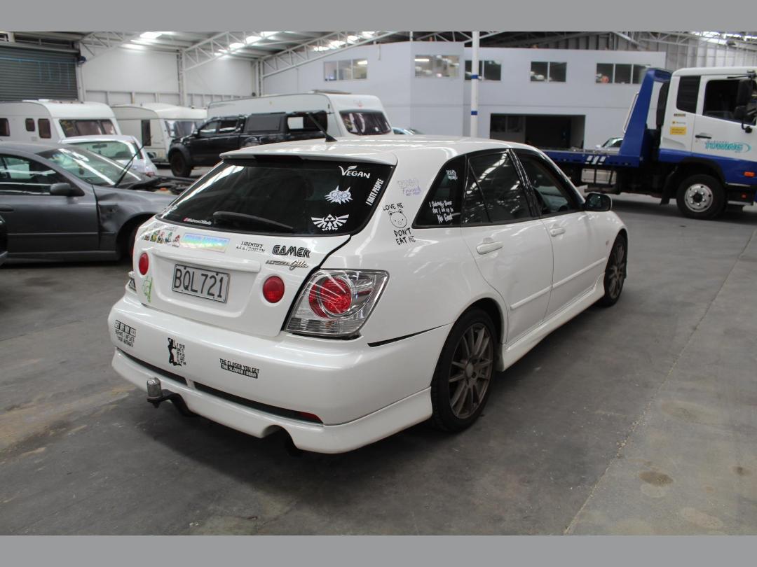 Photo '3' of Toyota Altezza Gita Photo '3' of Toyota Altezza Gita