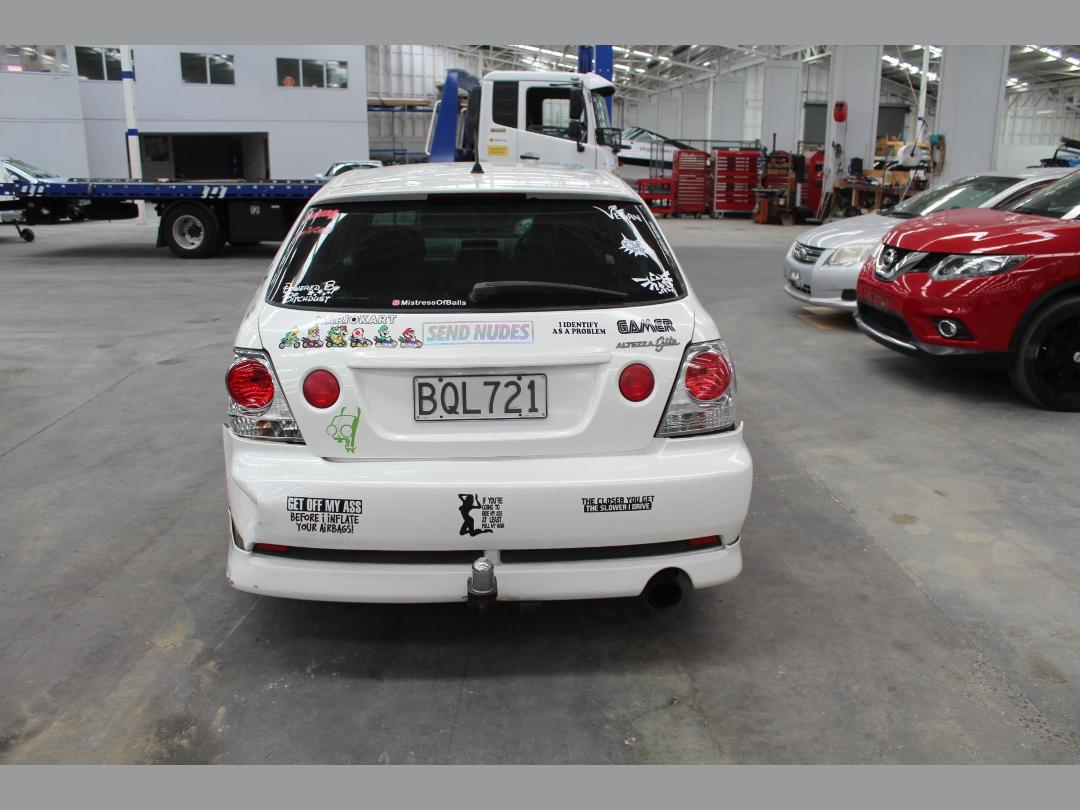 Photo '4' of Toyota Altezza Gita Photo '4' of Toyota Altezza Gita