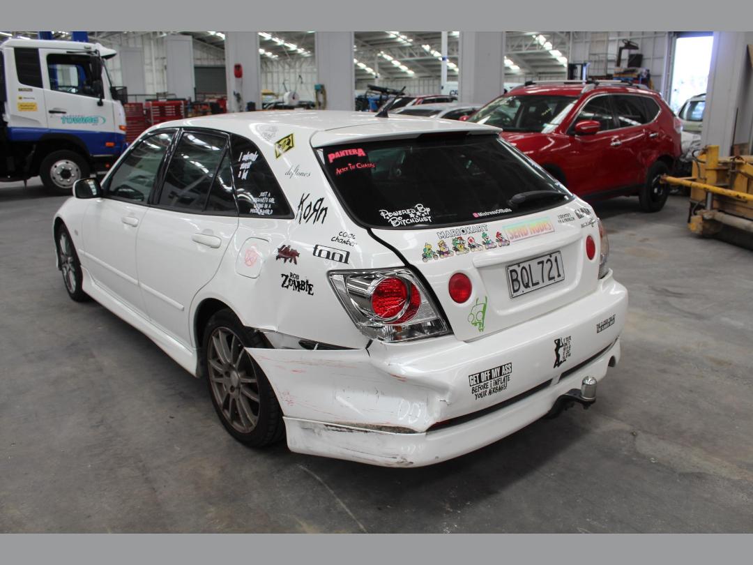 Photo '5' of Toyota Altezza Gita Photo '5' of Toyota Altezza Gita