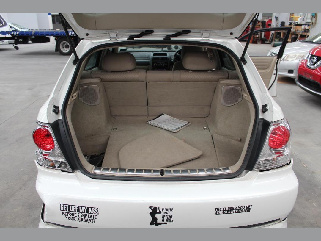 Photo '13' of Toyota Altezza Gita Photo '13' of Toyota Altezza Gita