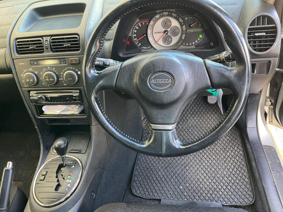 Photo '10' of Toyota Altezza Gita Photo '10' of Toyota Altezza Gita
