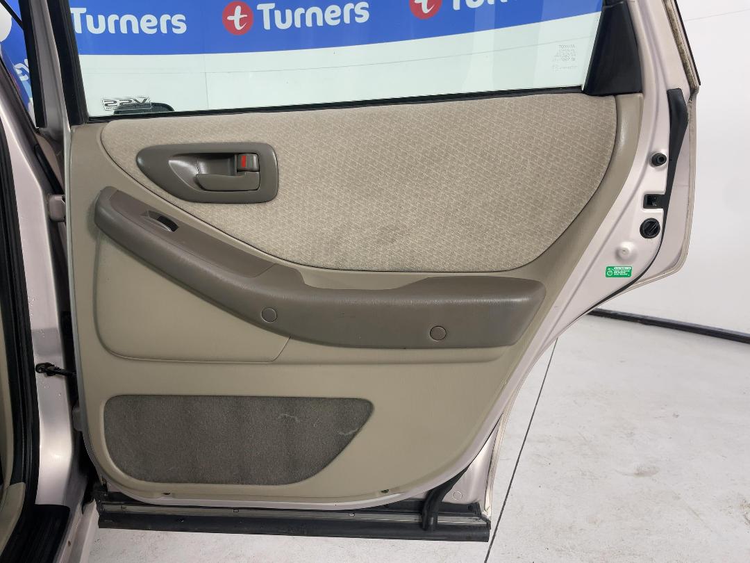 Photo '19' of Toyota Avalon Photo '19' of Toyota Avalon