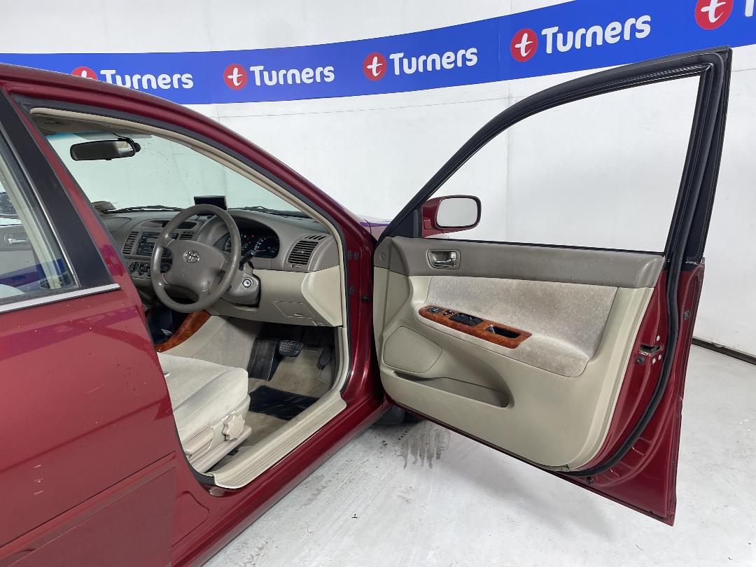 Photo '15' of Toyota Camry Photo '15' of Toyota Camry