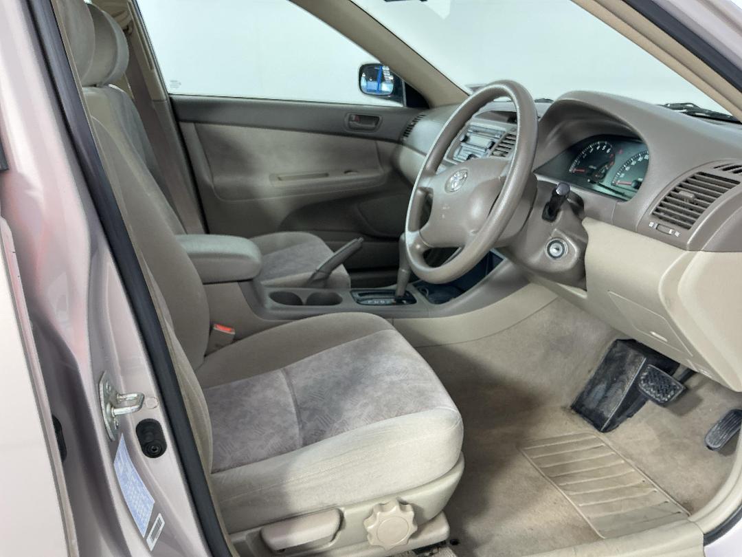 Photo '16' of Toyota Camry