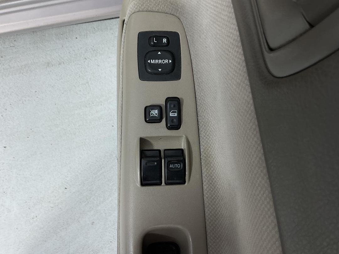 Photo '23' of Toyota Camry