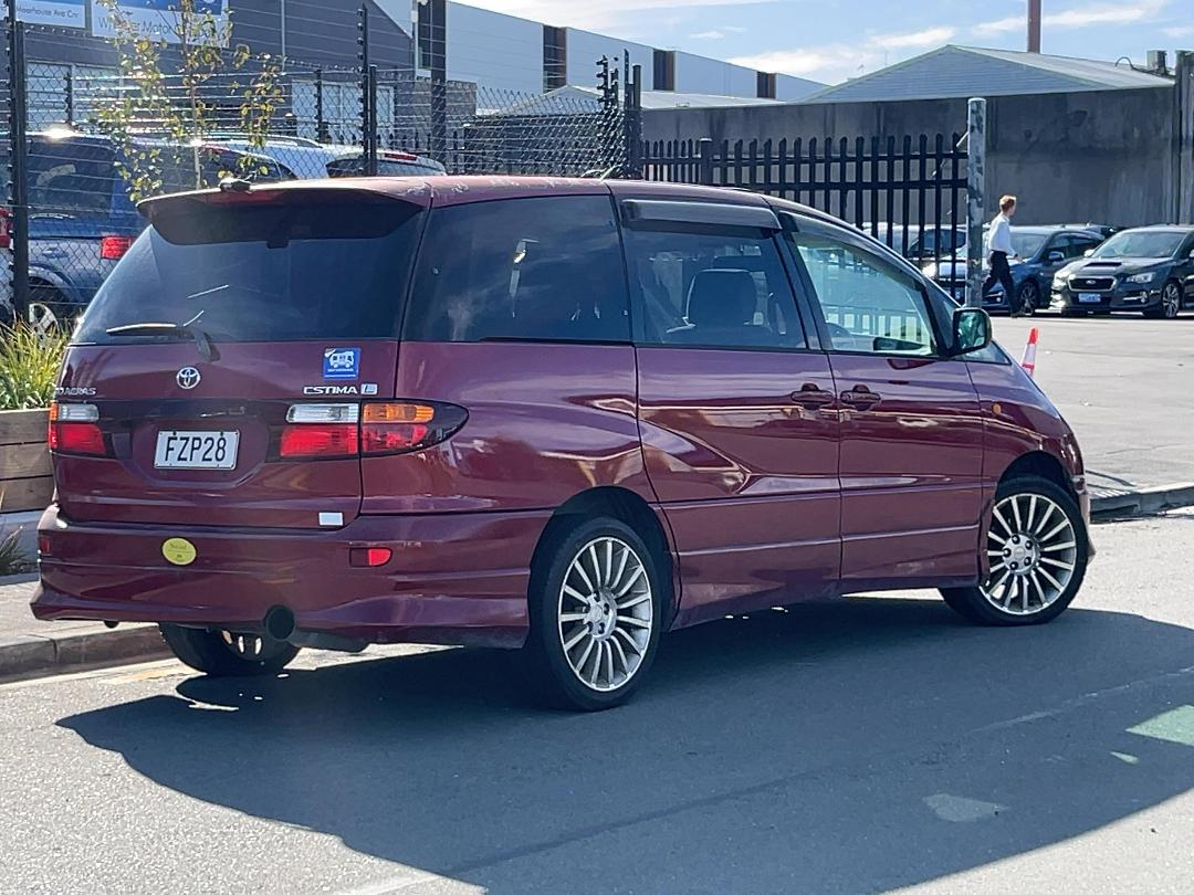 Photo '4' of Toyota Estima Aeras