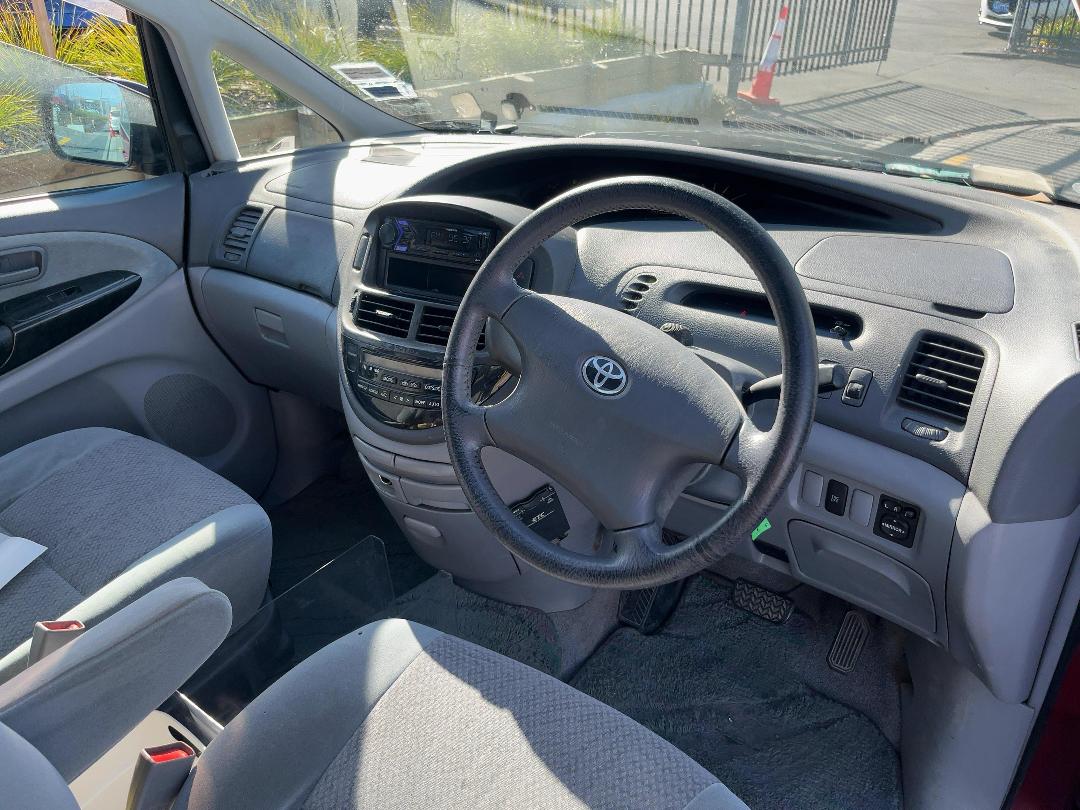 Photo '13' of Toyota Estima Aeras