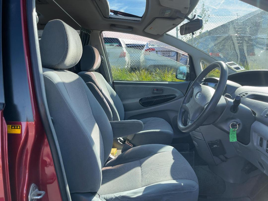 Photo '14' of Toyota Estima Aeras