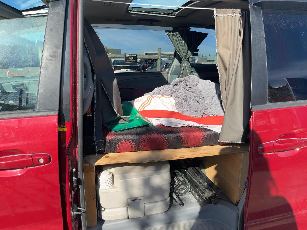 Photo '18' of Toyota Estima Aeras