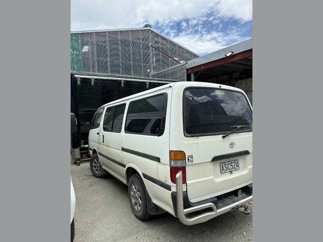 Photo '5' of Toyota Hiace ZR Photo '5' of Toyota Hiace ZR