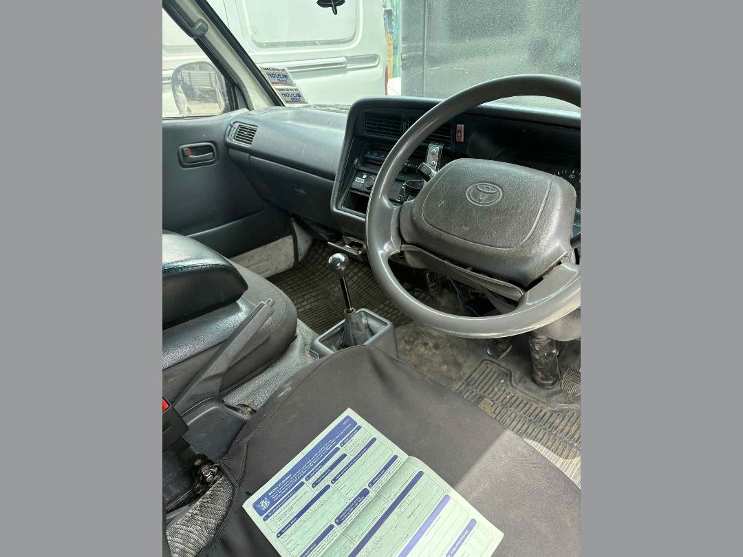 Photo '8' of Toyota Hiace ZR Photo '8' of Toyota Hiace ZR