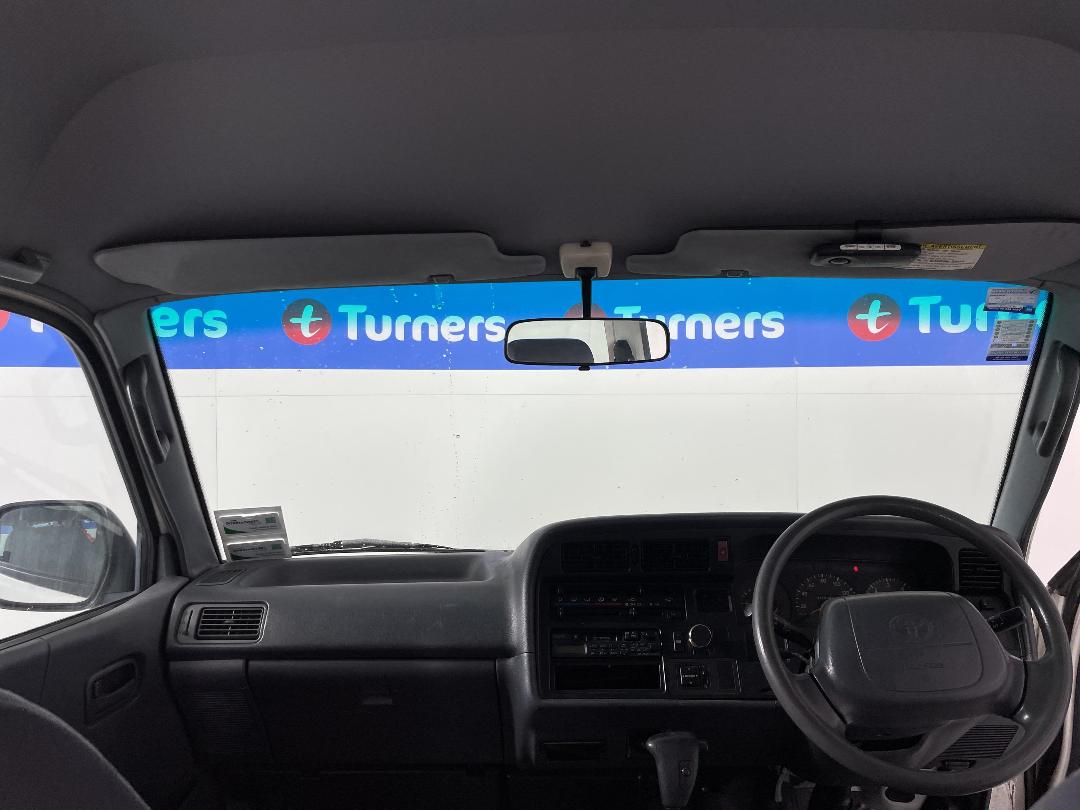 Photo '17' of Toyota Hiace