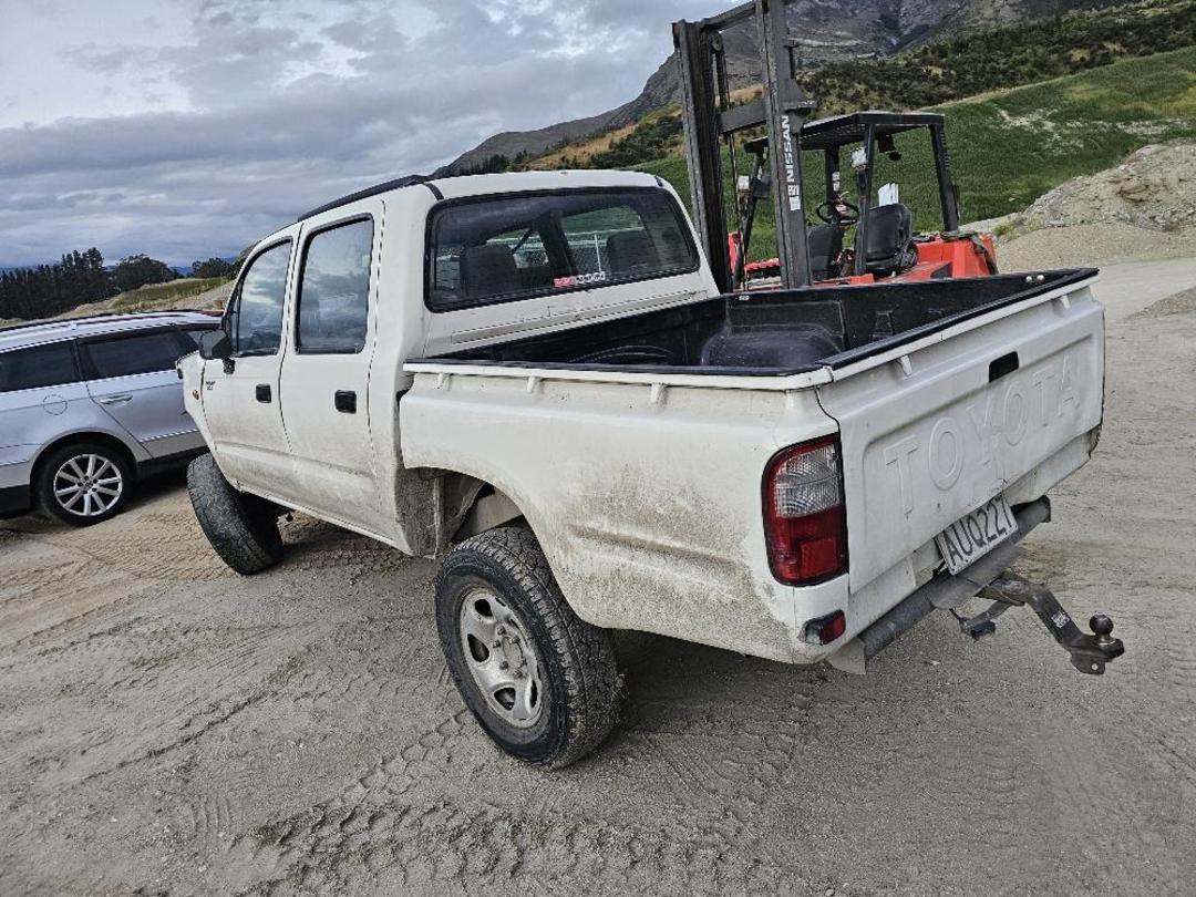 Photo '9' of Toyota Hilux D/C Photo '9' of Toyota Hilux D/C