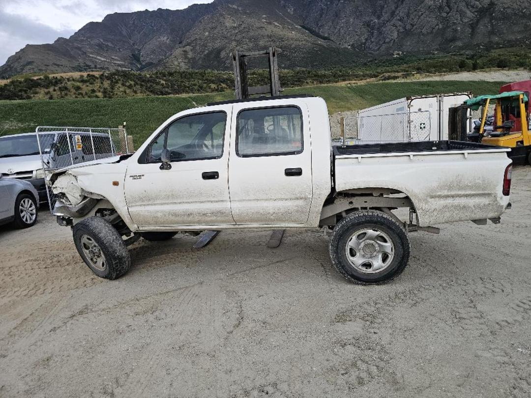 Photo '10' of Toyota Hilux D/C Photo '10' of Toyota Hilux D/C