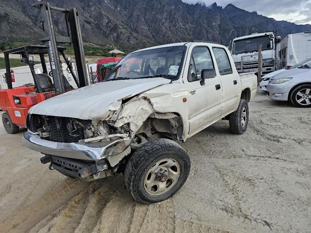 Photo '11' of Toyota Hilux D/C Photo '11' of Toyota Hilux D/C