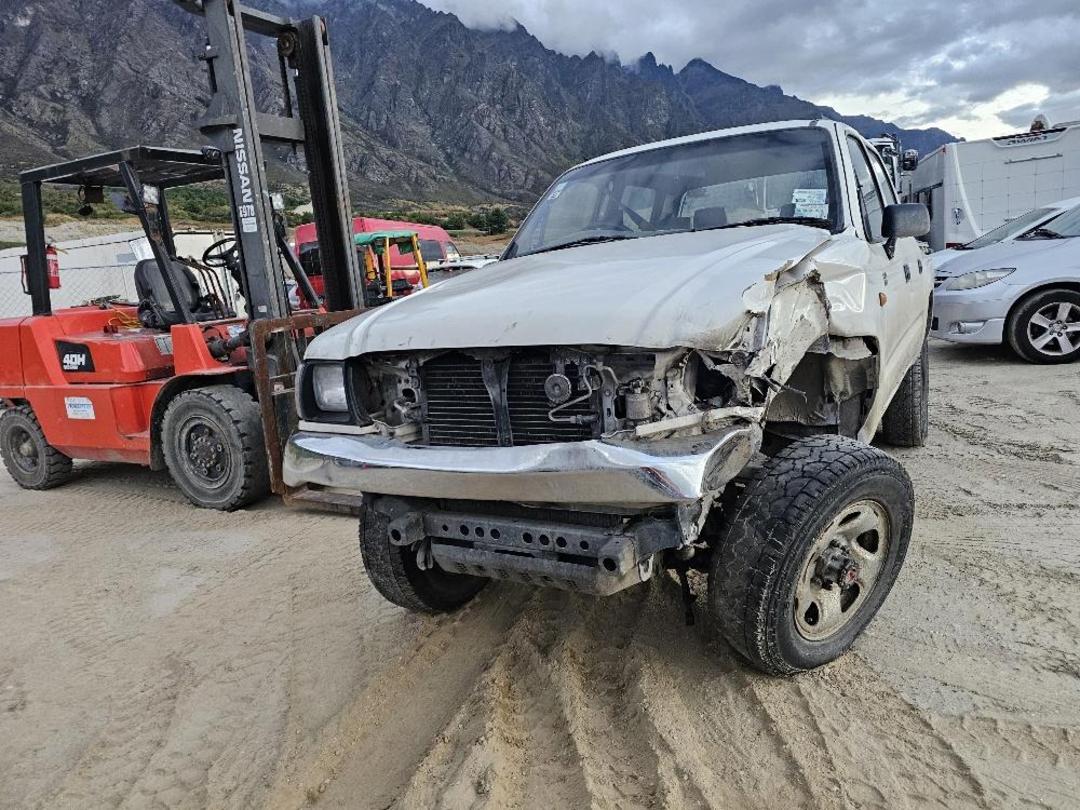 Photo '12' of Toyota Hilux D/C Photo '12' of Toyota Hilux D/C