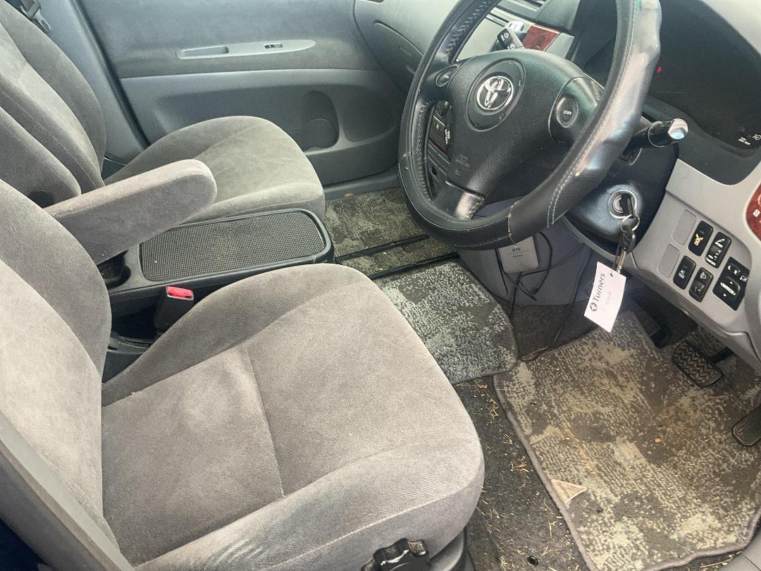 Photo '8' of Toyota Ipsum Photo '8' of Toyota Ipsum