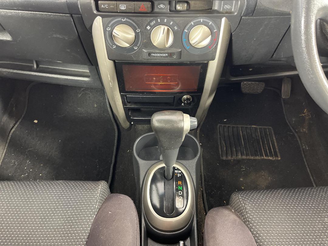 Photo '18' of Toyota IST