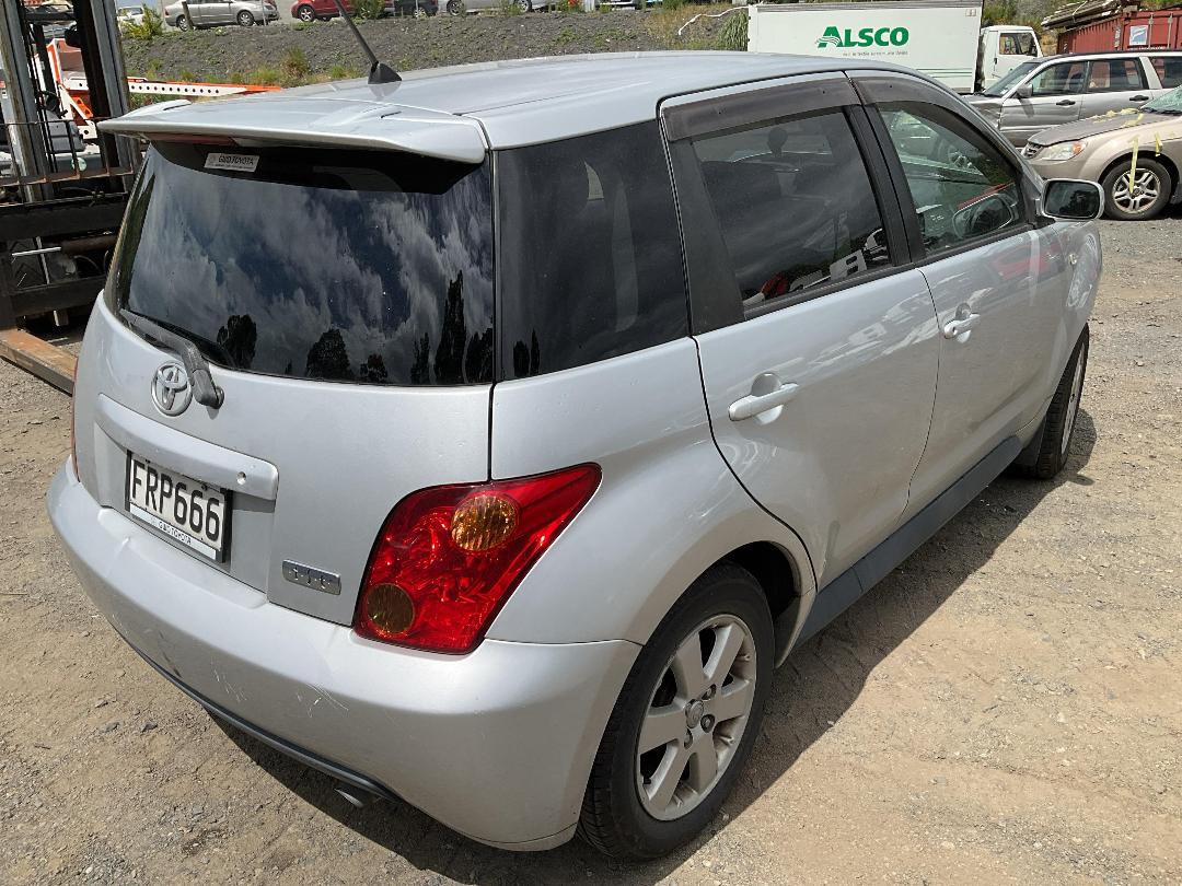 Photo '2' of Toyota IST Photo '2' of Toyota IST