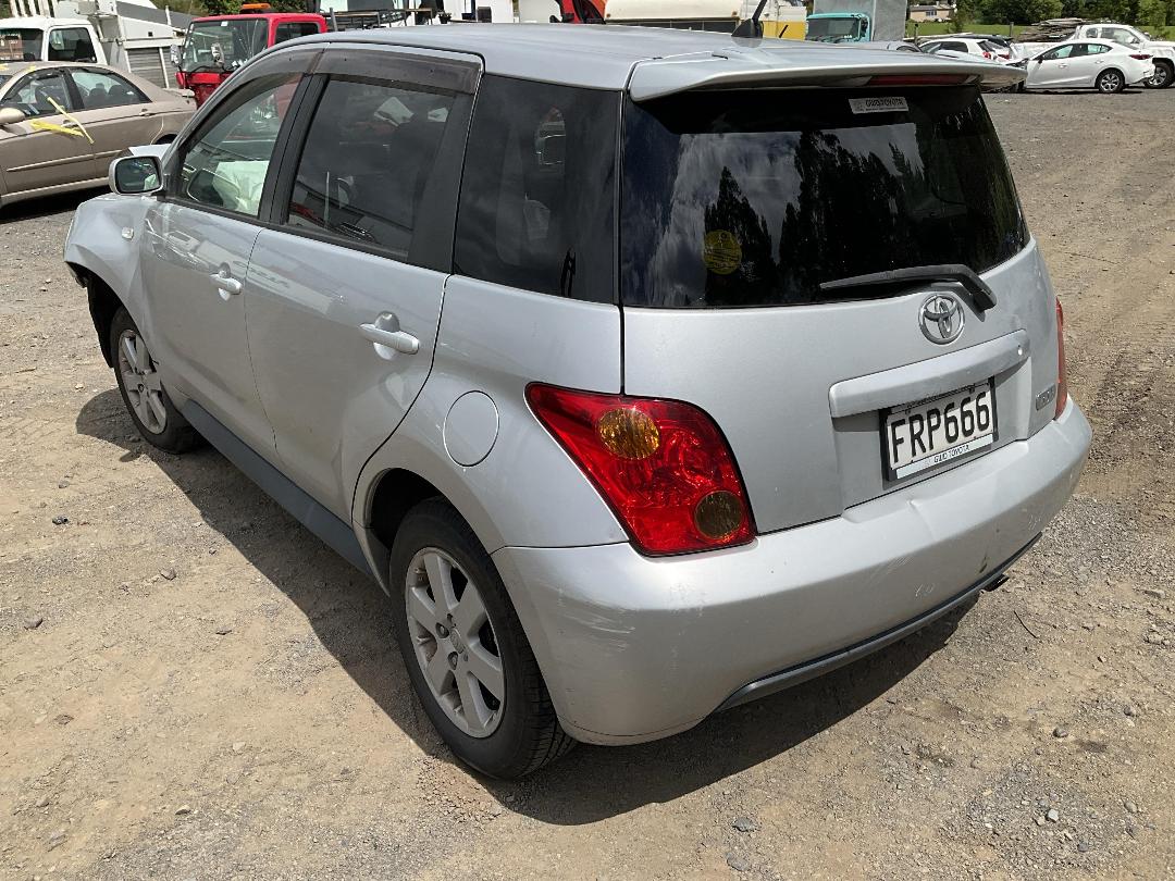 Photo '3' of Toyota IST Photo '3' of Toyota IST