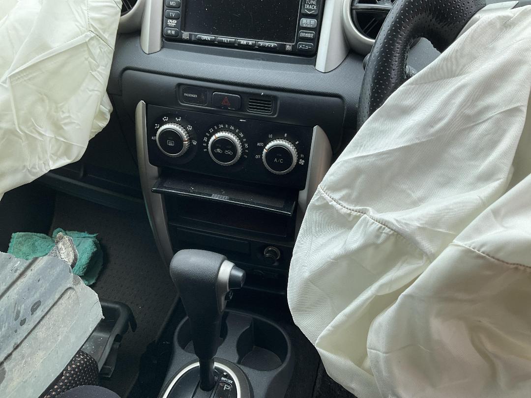 Photo '12' of Toyota IST Photo '12' of Toyota IST