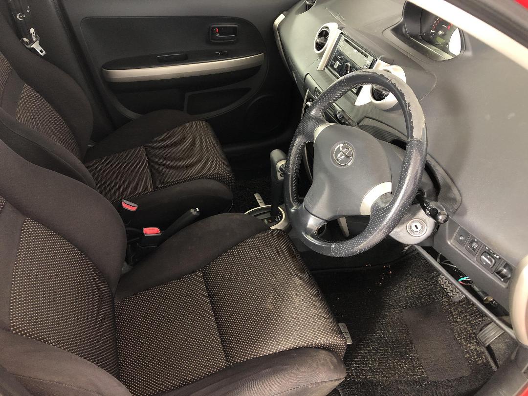 Photo '14' of Toyota IST Photo '14' of Toyota IST