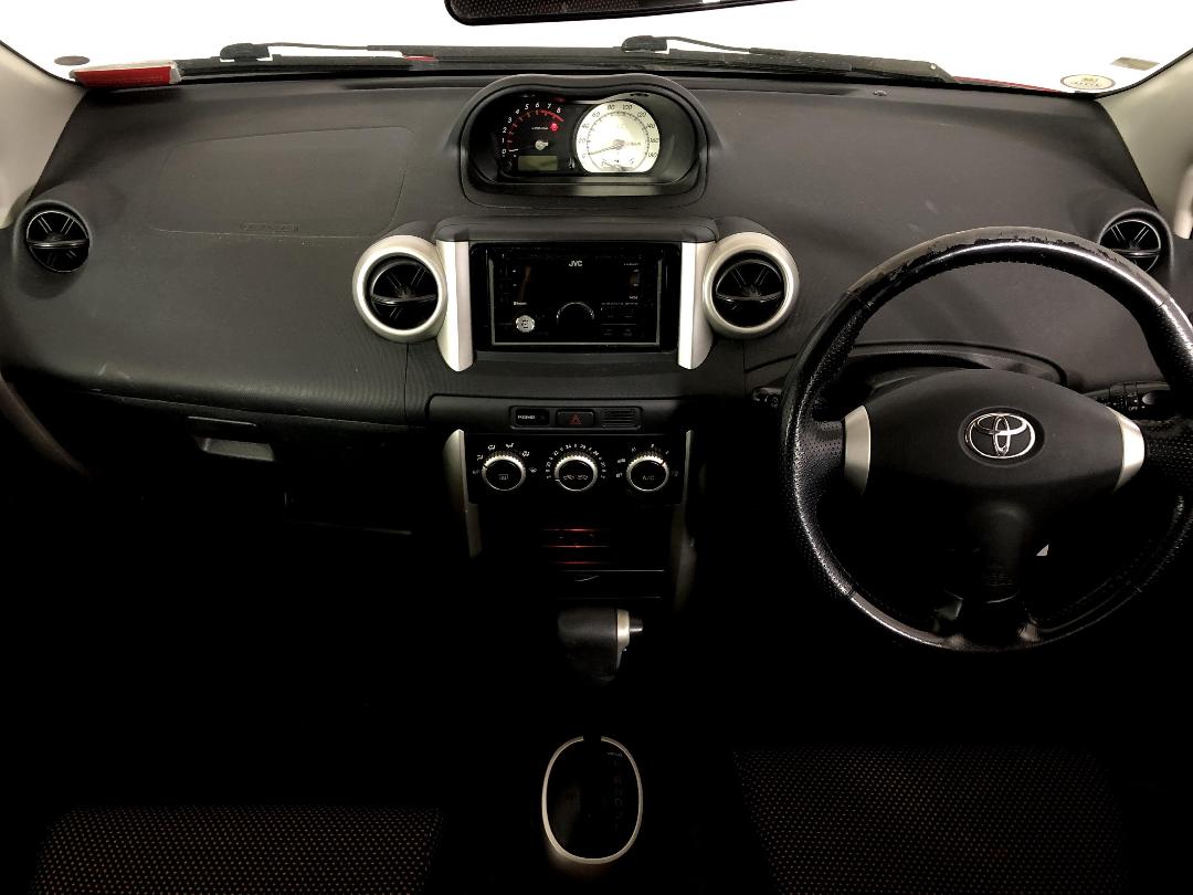 Photo '19' of Toyota IST Photo '19' of Toyota IST