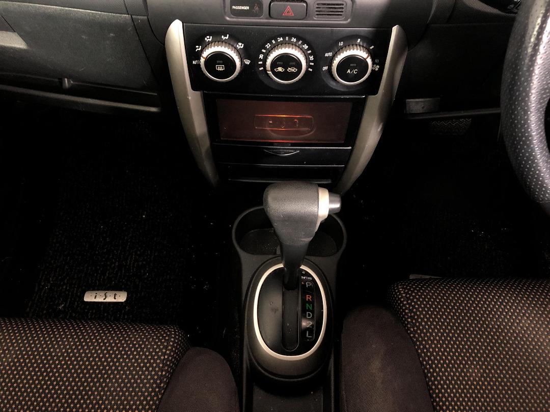 Photo '20' of Toyota IST Photo '20' of Toyota IST