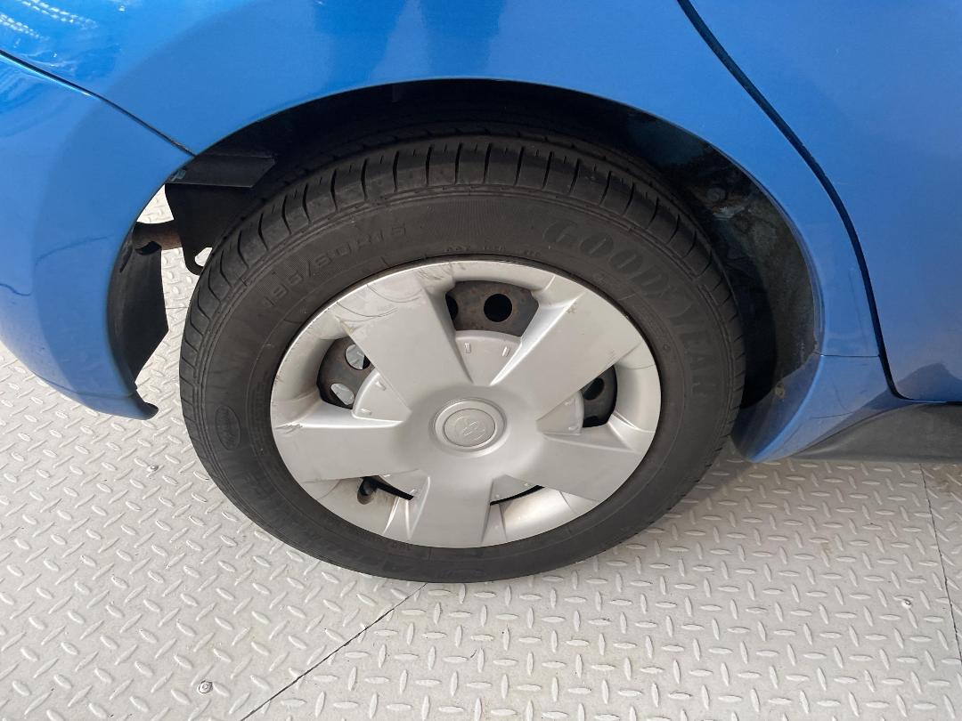 Photo '12' of Toyota IST Photo '12' of Toyota IST