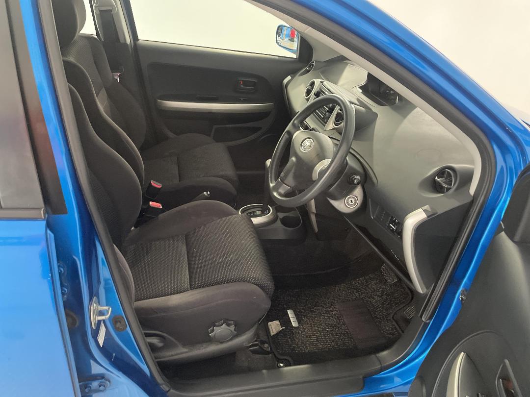 Photo '16' of Toyota IST Photo '16' of Toyota IST