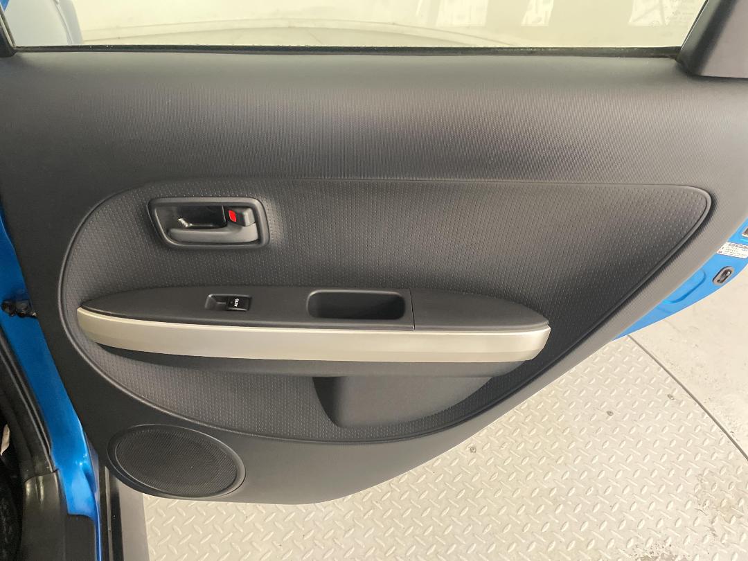 Photo '19' of Toyota IST Photo '19' of Toyota IST