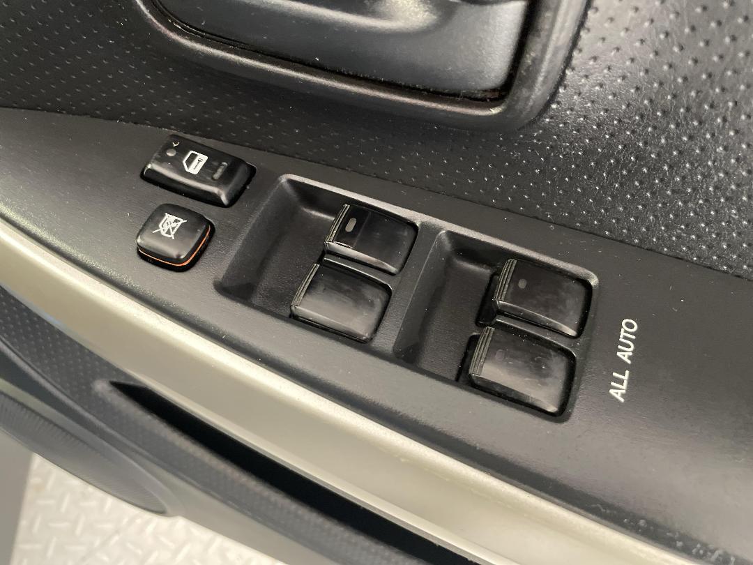 Photo '23' of Toyota IST Photo '23' of Toyota IST