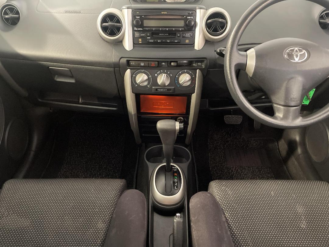 Photo '18' of Toyota IST Photo '18' of Toyota IST