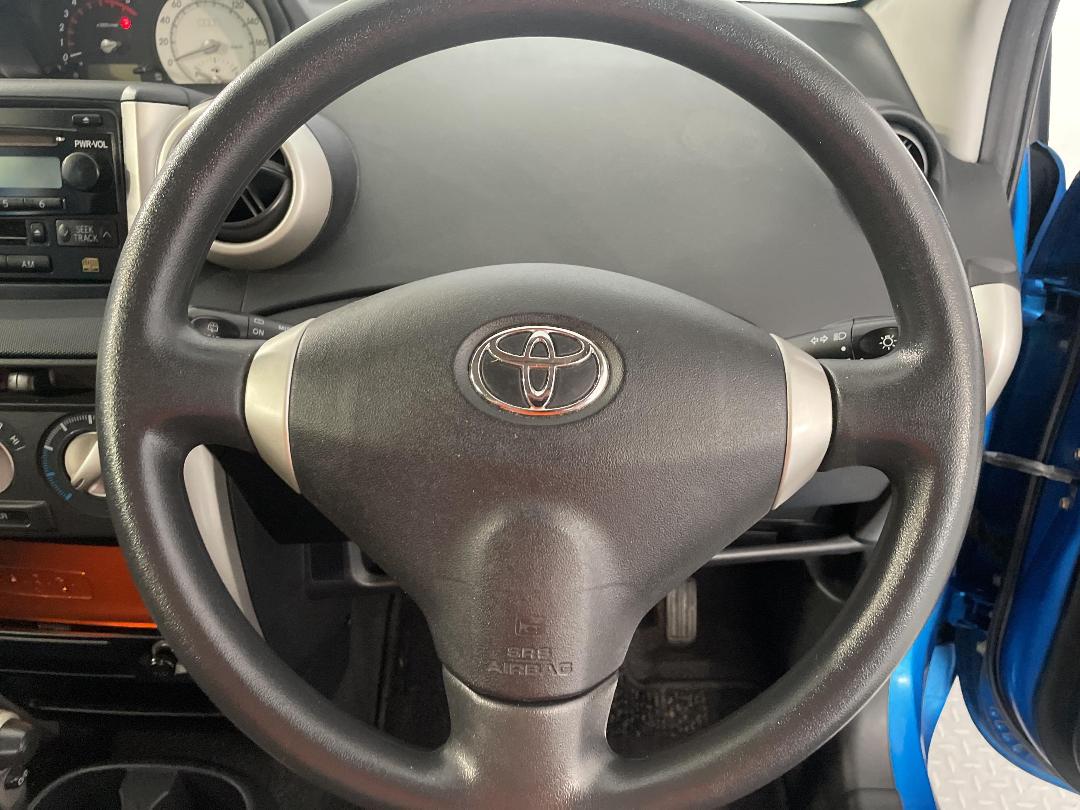 Photo '25' of Toyota IST Photo '25' of Toyota IST