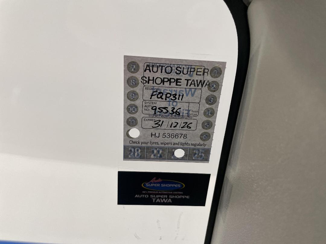 Photo '30' of Toyota IST Photo '30' of Toyota IST