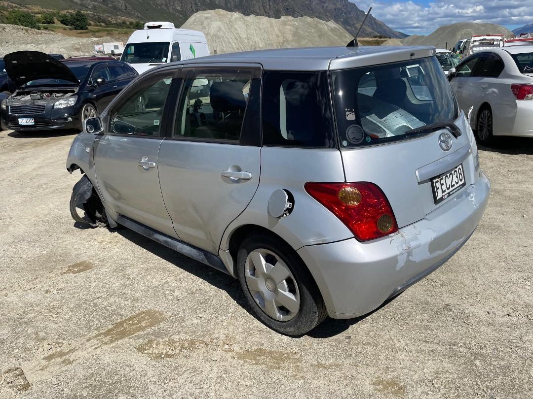 Photo '3' of Toyota IST Photo '3' of Toyota IST