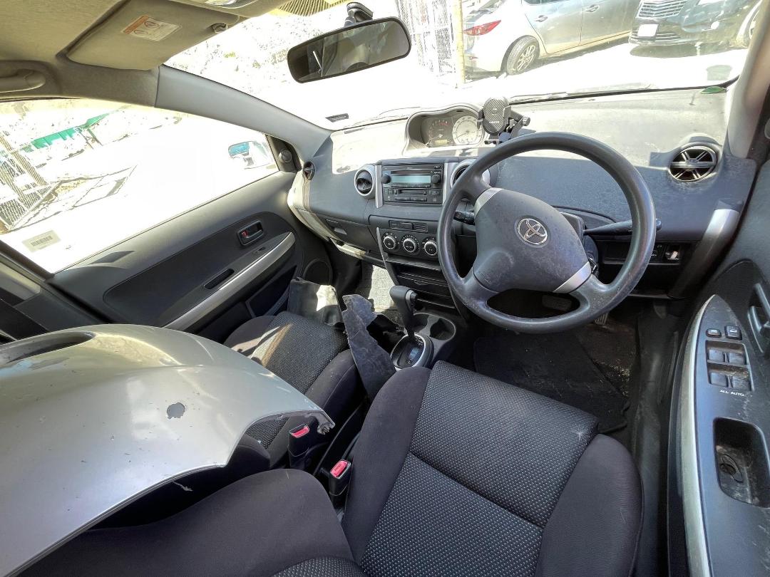 Photo '4' of Toyota IST Photo '4' of Toyota IST