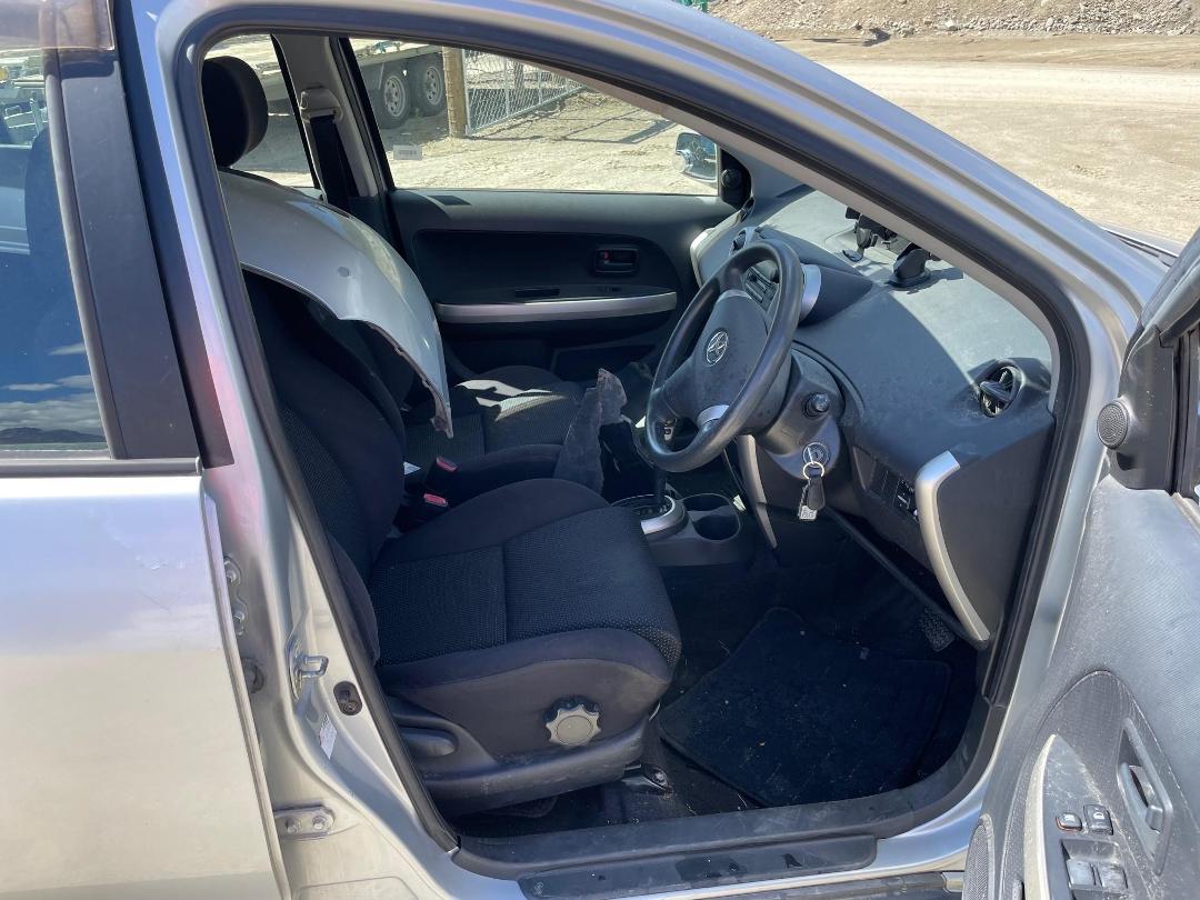 Photo '5' of Toyota IST Photo '5' of Toyota IST