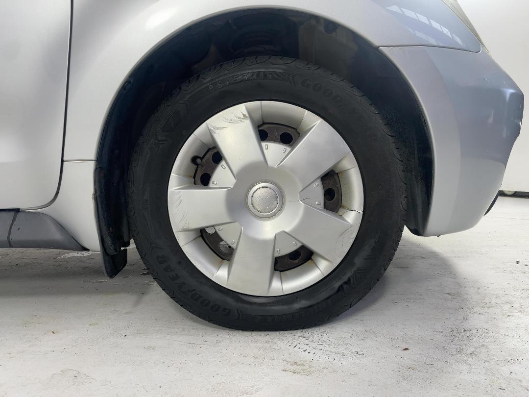 Photo '9' of Toyota IST Photo '9' of Toyota IST