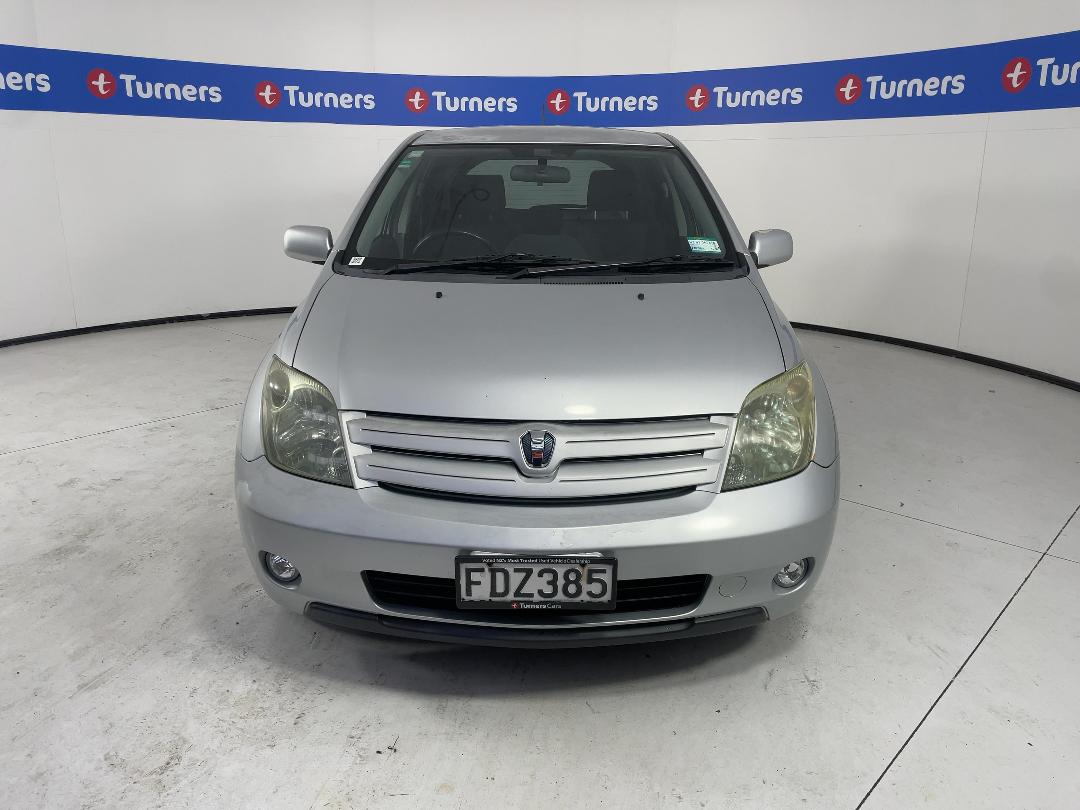 Photo '2' of Toyota IST Photo '2' of Toyota IST