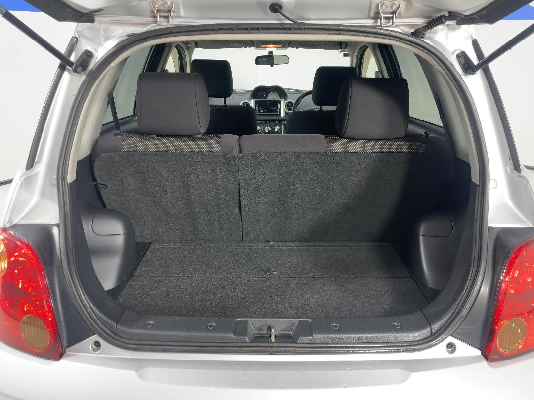 Photo '14' of Toyota IST Photo '14' of Toyota IST