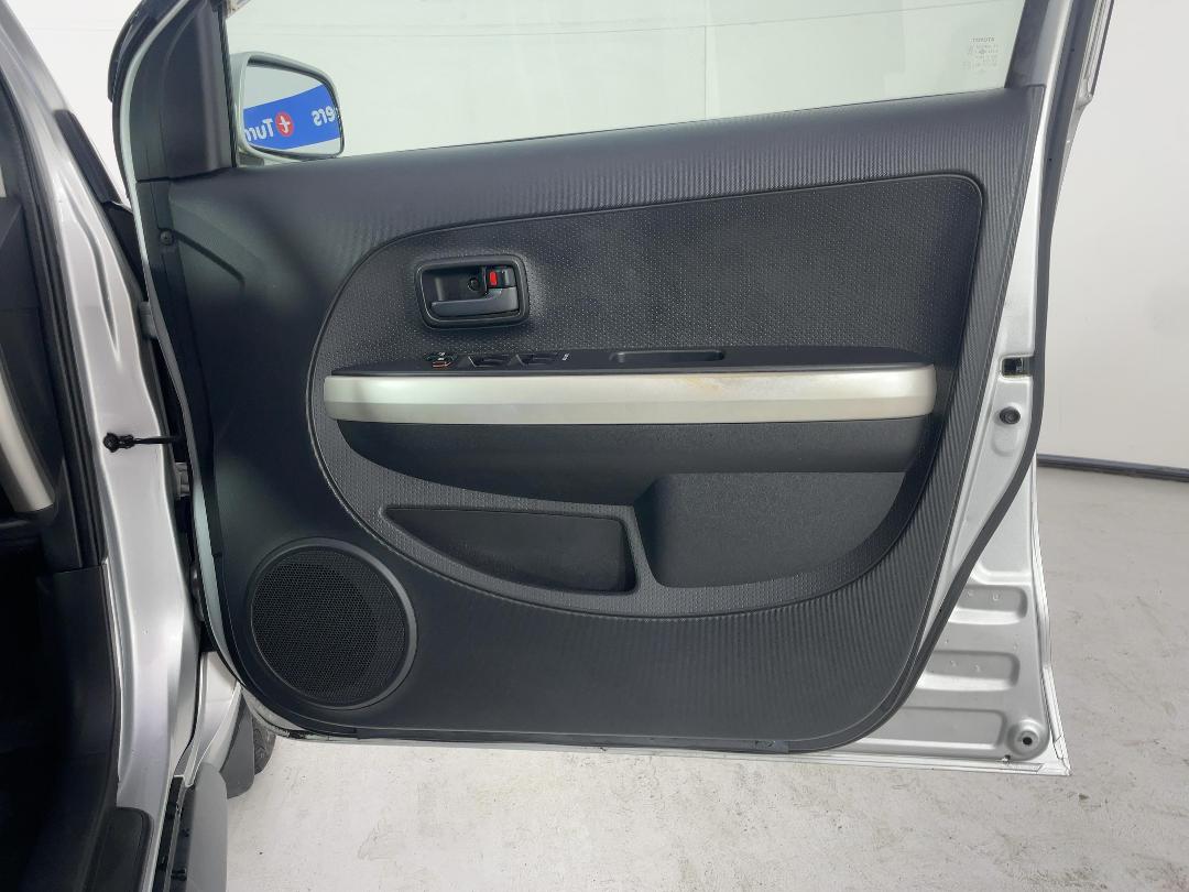 Photo '15' of Toyota IST Photo '15' of Toyota IST