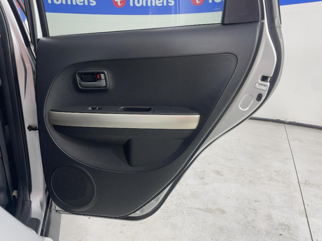 Photo '19' of Toyota IST Photo '19' of Toyota IST