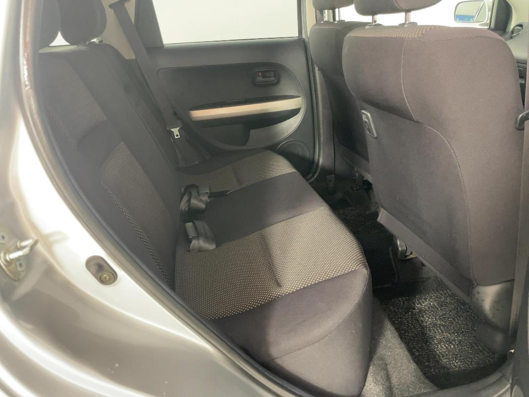 Photo '20' of Toyota IST Photo '20' of Toyota IST