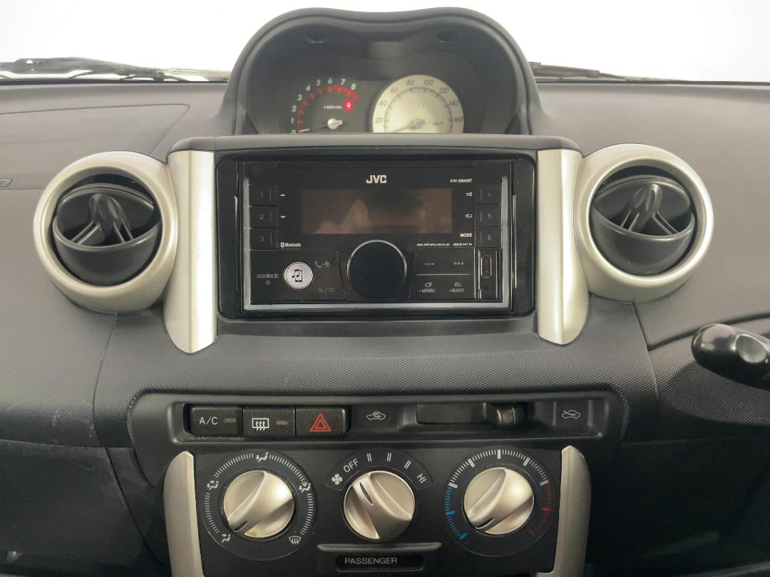 Photo '18' of Toyota IST Photo '18' of Toyota IST