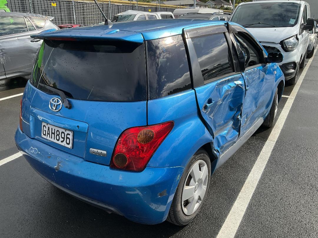 Photo '2' of Toyota IST