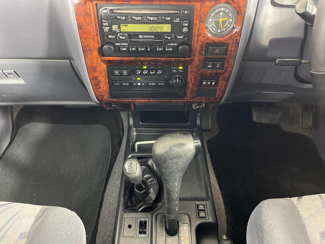 Photo '18' of Toyota Landcruiser Prado