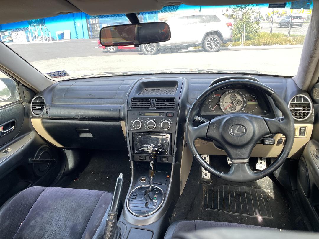 Photo '18' of Toyota Lexus IS 200 Photo '18' of Toyota Lexus IS 200