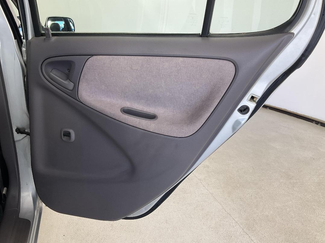 Photo '19' of Toyota Platz