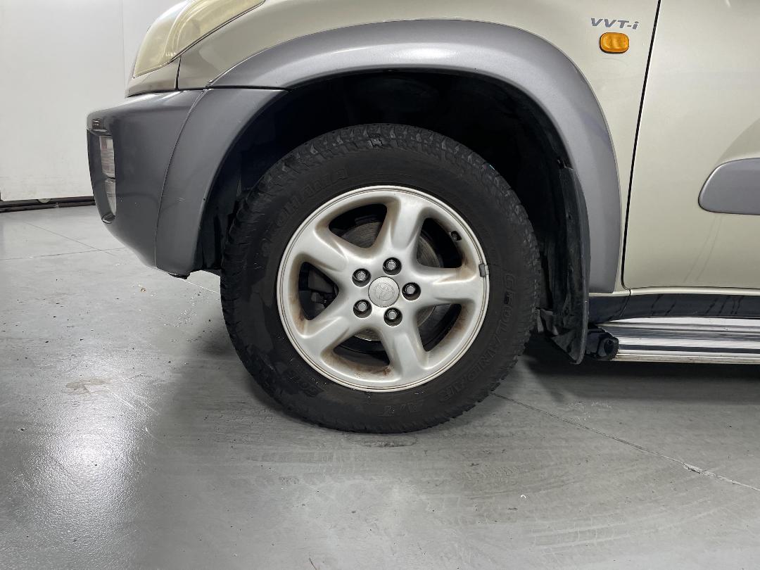 Photo '10' of Toyota Rav4